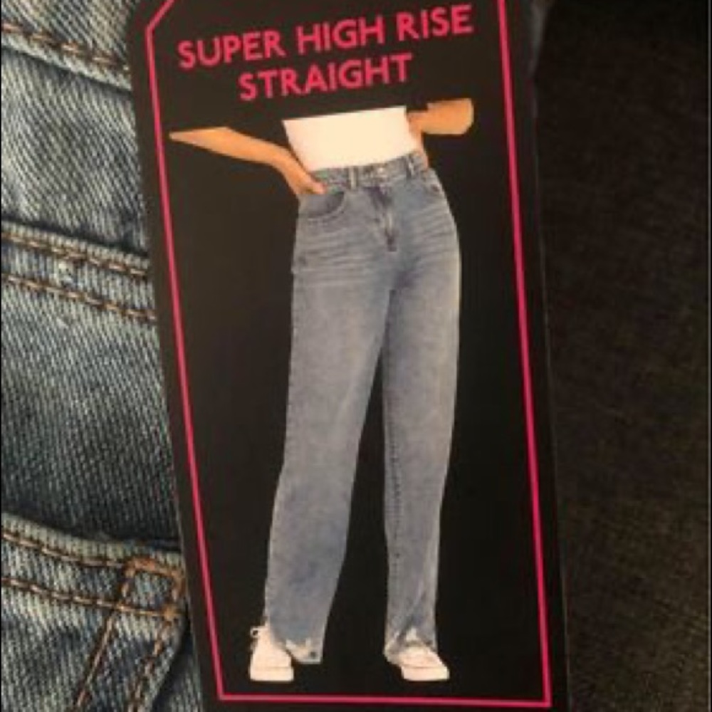 High Rise - Straight Leg Jeans (SIZE 7)